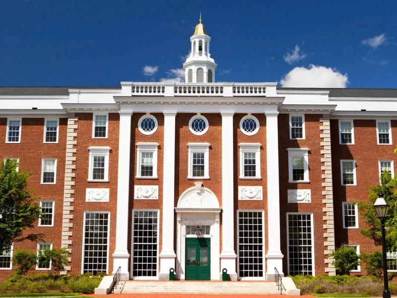 college_1090_29-15_00_o-HARVARD-UNIVERSITY-BUILDING-facebook.webp